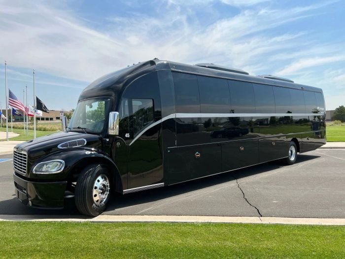 Black coach bus – Pueblo party bus rental